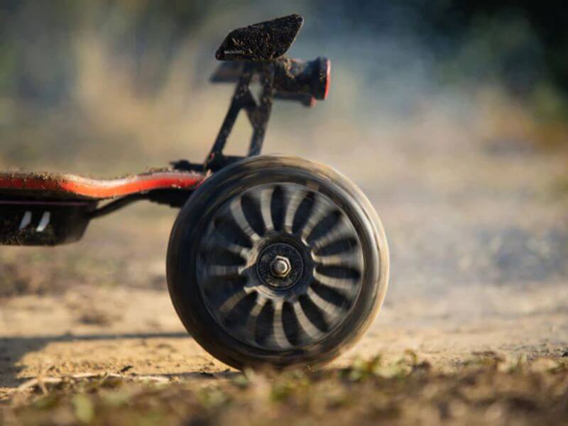 Backfire_Ranger_X5_Off_Road_Electric_Skateboard_All_Terrain_Wheels_and_Kick_Stand_Up_Close