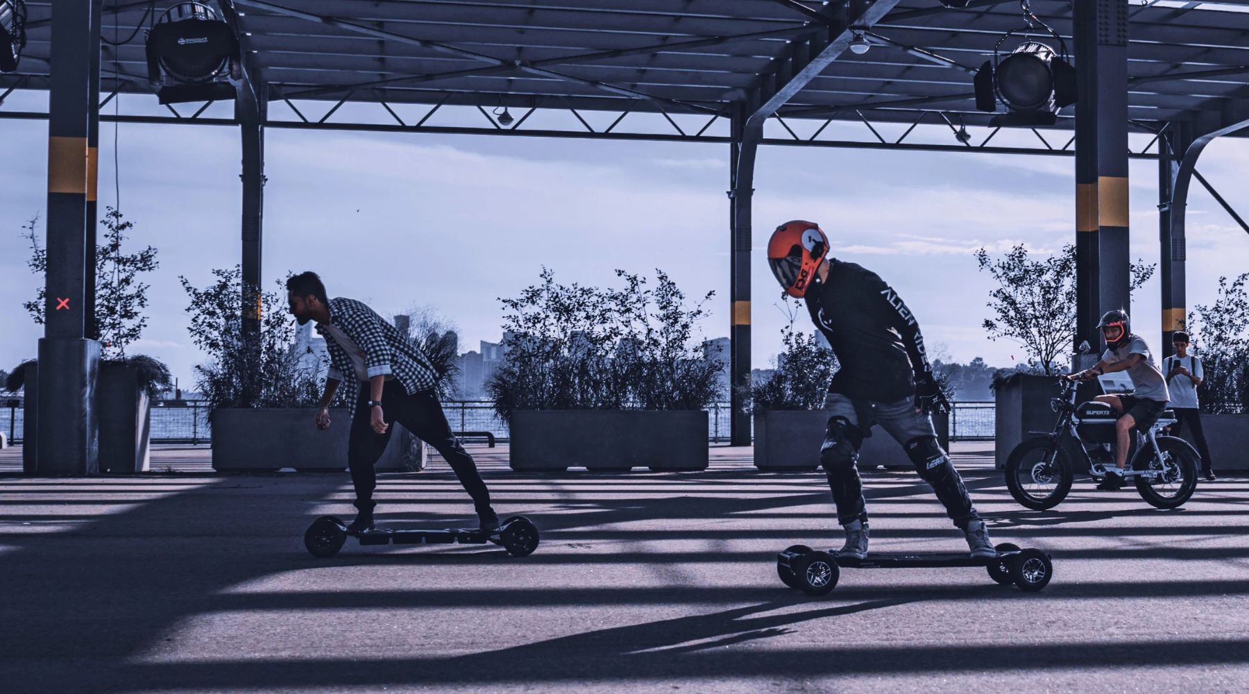 electric skateboard racers